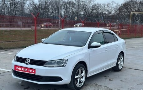 Volkswagen Jetta VI, 2013 год, 1 100 000 рублей, 2 фотография