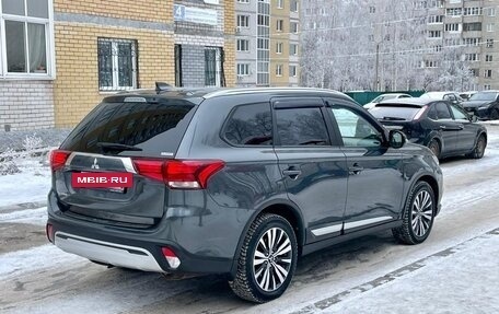 Mitsubishi Outlander III рестайлинг 3, 2021 год, 2 530 000 рублей, 3 фотография