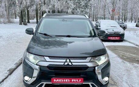 Mitsubishi Outlander III рестайлинг 3, 2021 год, 2 530 000 рублей, 7 фотография