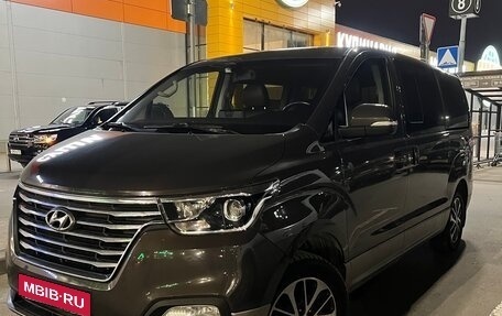 Hyundai Grand Starex Grand Starex I рестайлинг 2, 2019 год, 3 900 000 рублей, 1 фотография