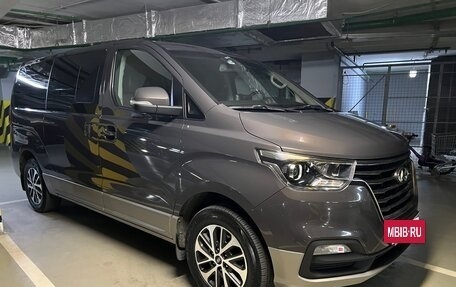 Hyundai Grand Starex Grand Starex I рестайлинг 2, 2019 год, 3 900 000 рублей, 2 фотография