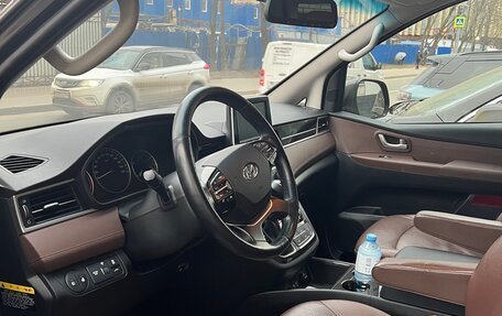 Hyundai Grand Starex Grand Starex I рестайлинг 2, 2019 год, 3 900 000 рублей, 19 фотография