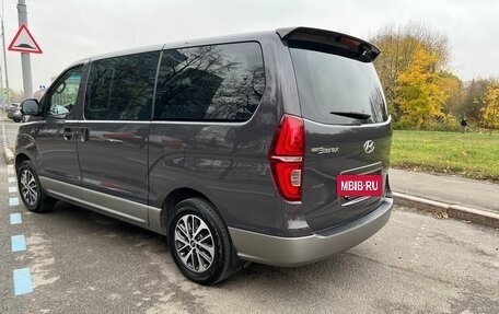 Hyundai Grand Starex Grand Starex I рестайлинг 2, 2019 год, 3 900 000 рублей, 14 фотография