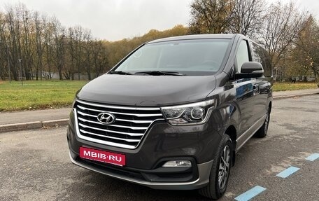 Hyundai Grand Starex Grand Starex I рестайлинг 2, 2019 год, 3 900 000 рублей, 15 фотография