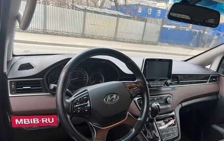 Hyundai Grand Starex Grand Starex I рестайлинг 2, 2019 год, 3 900 000 рублей, 18 фотография