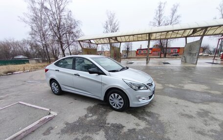 Hyundai Solaris II рестайлинг, 2015 год, 1 050 000 рублей, 10 фотография