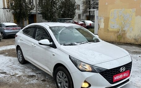 Hyundai Solaris II рестайлинг, 2021 год, 1 850 000 рублей, 1 фотография