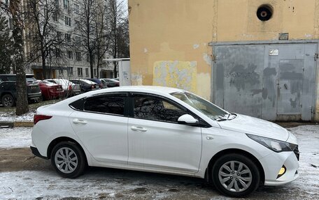 Hyundai Solaris II рестайлинг, 2021 год, 1 850 000 рублей, 3 фотография