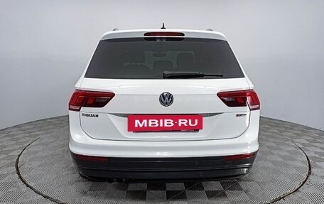 Volkswagen Tiguan II, 2018 год, 4 182 000 рублей, 10 фотография