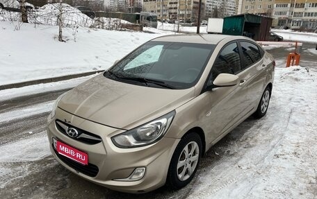 Hyundai Solaris II рестайлинг, 2013 год, 840 000 рублей, 1 фотография