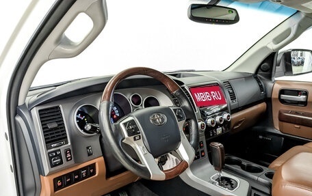 Toyota Sequoia II рестайлинг, 2013 год, 4 000 000 рублей, 16 фотография