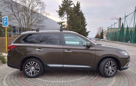 Mitsubishi Outlander III рестайлинг 3, 2017 год, 2 250 000 рублей, 22 фотография