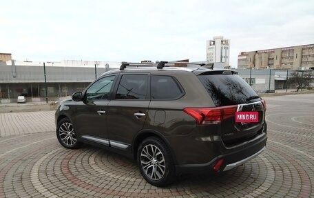 Mitsubishi Outlander III рестайлинг 3, 2017 год, 2 250 000 рублей, 25 фотография