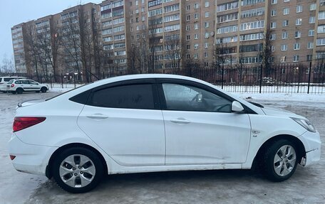 Hyundai Solaris II рестайлинг, 2013 год, 680 000 рублей, 2 фотография