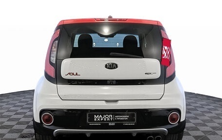 KIA Soul II рестайлинг, 2017 год, 1 799 000 рублей, 6 фотография