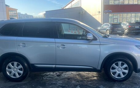 Mitsubishi Outlander III рестайлинг 3, 2018 год, 1 950 000 рублей, 3 фотография