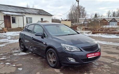 Opel Astra J, 2010 год, 700 000 рублей, 3 фотография