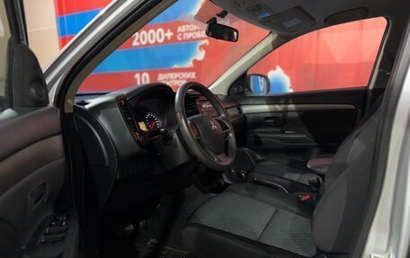 Mitsubishi Outlander III рестайлинг 3, 2014 год, 1 699 900 рублей, 10 фотография