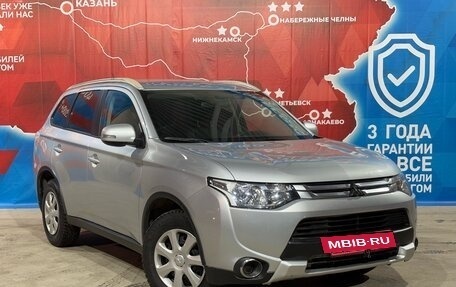 Mitsubishi Outlander III рестайлинг 3, 2014 год, 1 699 900 рублей, 2 фотография