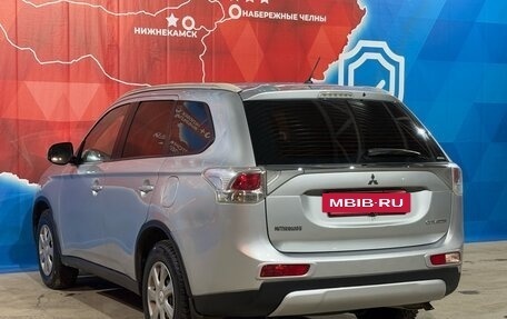 Mitsubishi Outlander III рестайлинг 3, 2014 год, 1 699 900 рублей, 6 фотография