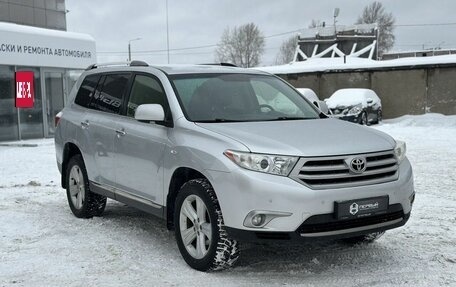 Toyota Highlander III, 2012 год, 2 050 000 рублей, 3 фотография