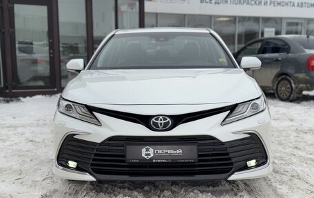 Toyota Camry, 2021 год, 3 690 000 рублей, 2 фотография