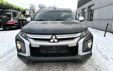 Mitsubishi L200 IV рестайлинг, 2020 год, 2 402 000 рублей, 6 фотография