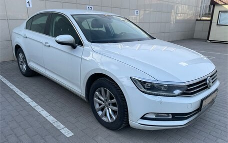 Volkswagen Passat B8 рестайлинг, 2019 год, 2 420 000 рублей, 2 фотография