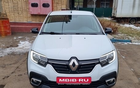 Renault Logan II, 2018 год, 1 050 000 рублей, 2 фотография