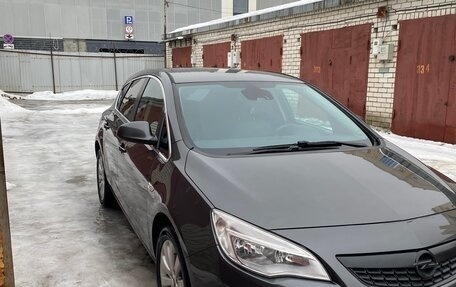 Opel Astra J, 2011 год, 690 000 рублей, 1 фотография