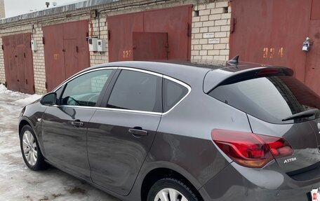 Opel Astra J, 2011 год, 690 000 рублей, 2 фотография