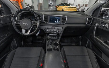 KIA Sportage IV рестайлинг, 2020 год, 2 995 000 рублей, 10 фотография