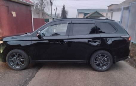 Mitsubishi Outlander III рестайлинг 3, 2013 год, 1 649 000 рублей, 10 фотография