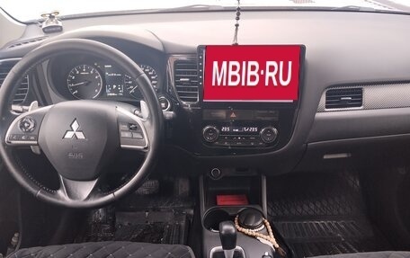 Mitsubishi Outlander III рестайлинг 3, 2013 год, 1 649 000 рублей, 5 фотография