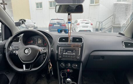 Volkswagen Polo VI (EU Market), 2017 год, 900 000 рублей, 10 фотография