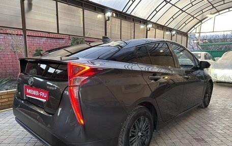 Toyota Prius IV XW50, 2016 год, 1 990 000 рублей, 1 фотография