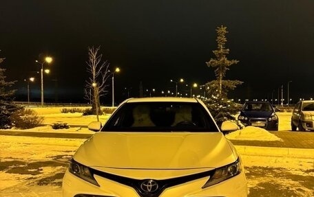 Toyota Camry, 2018 год, 2 850 000 рублей, 1 фотография