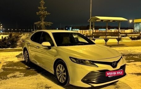 Toyota Camry, 2018 год, 2 850 000 рублей, 4 фотография