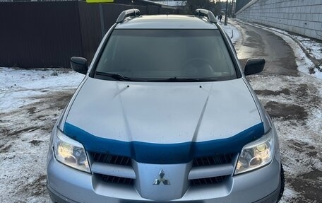 Mitsubishi Outlander III рестайлинг 3, 2005 год, 589 000 рублей, 1 фотография