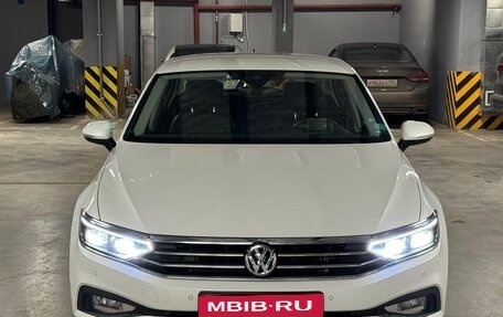 Volkswagen Passat B8 рестайлинг, 2020 год, 3 350 000 рублей, 2 фотография