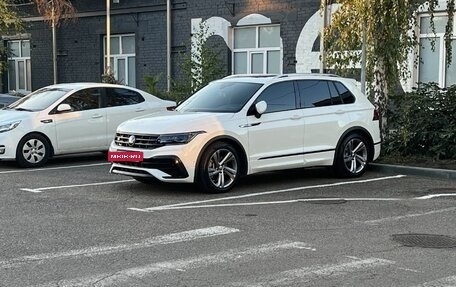 Volkswagen Tiguan II, 2021 год, 4 950 000 рублей, 3 фотография