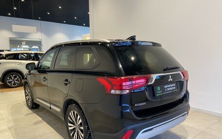 Mitsubishi Outlander III рестайлинг 3, 2018 год, 2 550 000 рублей, 6 фотография