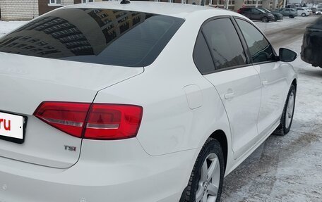 Volkswagen Jetta VI, 2015 год, 1 080 000 рублей, 2 фотография