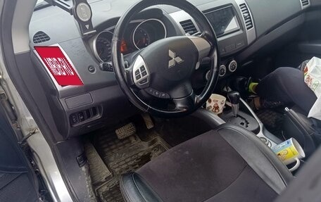 Mitsubishi Outlander III рестайлинг 3, 2008 год, 1 300 000 рублей, 13 фотография