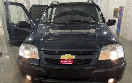 Chevrolet Niva I рестайлинг, 2011 год, 880 000 рублей, 4 фотография