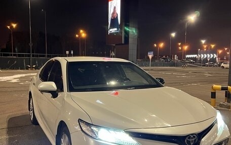 Toyota Camry, 2021 год, 3 075 000 рублей, 8 фотография