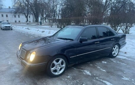 Mercedes-Benz E-Класс, 1998 год, 390 000 рублей, 1 фотография