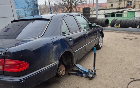 Mercedes-Benz E-Класс, 1997 год, 380 000 рублей, 3 фотография