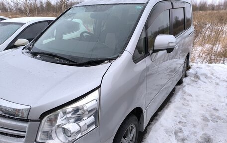 Toyota Noah III, 2013 год, 1 850 000 рублей, 3 фотография