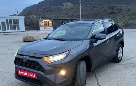 Toyota RAV4, 2018 год, 3 050 000 рублей, 2 фотография